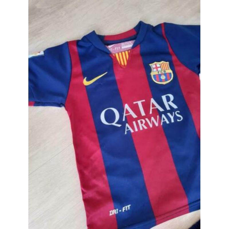 Voetbal tenue ( shirt en broekje Barcelona Messi)