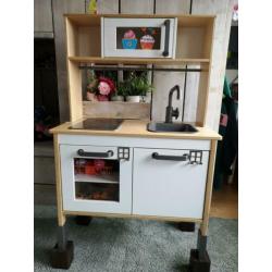 ikea keukentje met bovendeel en accessoires