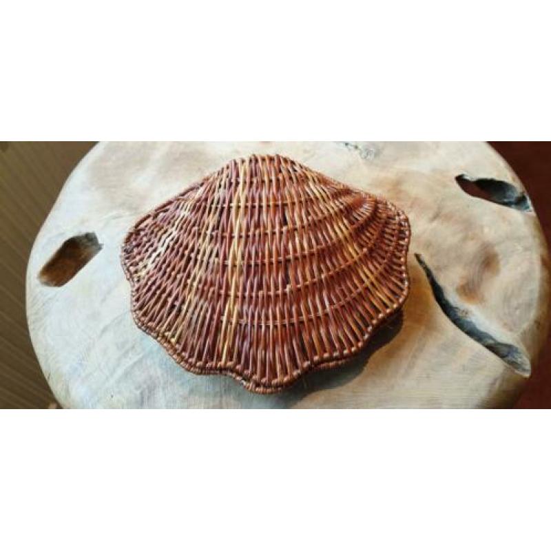 RETRO Rieten schelp,uniek model,openklapbaar,als nieuw,gaaf!