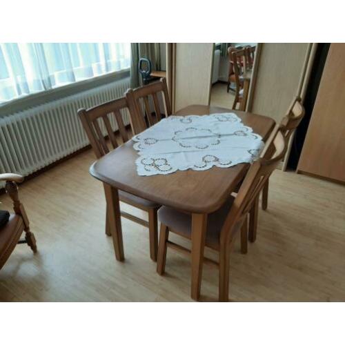 Eettafel met 4 stoelen