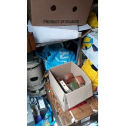 schuurtje vol met diverse spullen