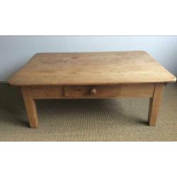 te koop: oud grenen salon tafel