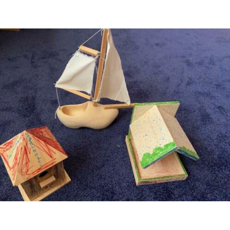 houten vogelhuisje, voederhuisje, klompbootje p stuk te koop