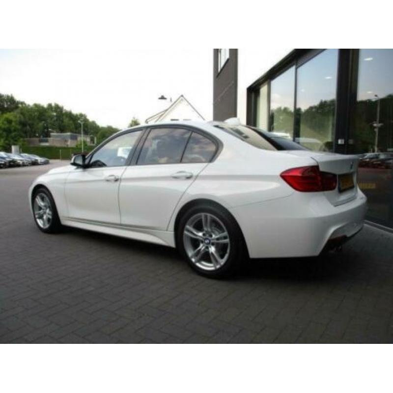 Bmw 3-SERIE 328i 245pk M-Pakket Xdrive ,Leder,Xenon,Clima,Na