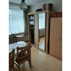 Eettafel met 4 stoelen