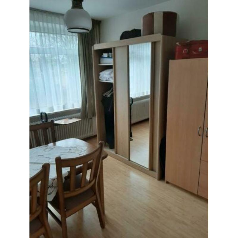 Eettafel met 4 stoelen