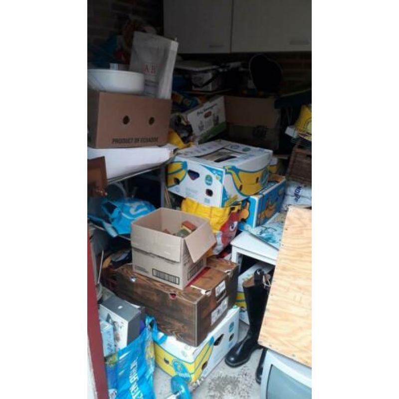 schuurtje vol met diverse spullen
