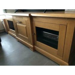 Eiken meubels vitrinekast, TV meubel en salontafel
