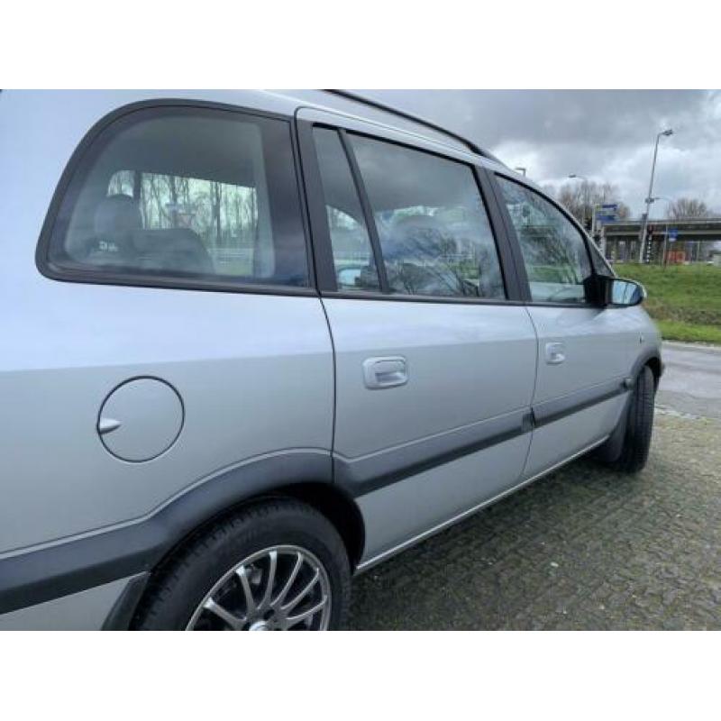 Opel Zafira 1.8 16V 2004 Grijs