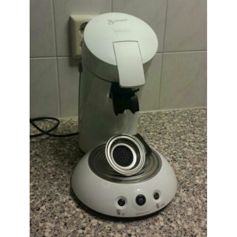 Nette Philips Senseo met 2 koffiepadhouders.