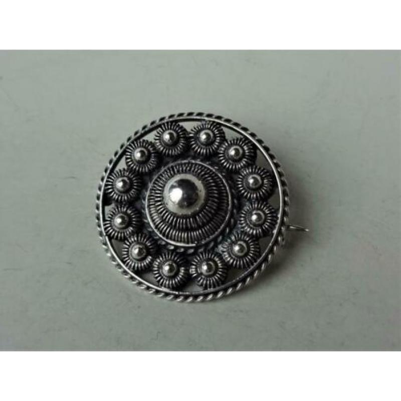 Hollands zilveren Zeeuwse knoop broche: G. van den Bergh