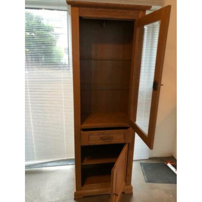 Eiken meubels vitrinekast, TV meubel en salontafel