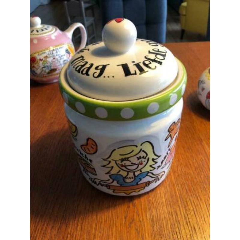 Te koop: Uit de serie 'Even Bijkletsen' van BLOND servies