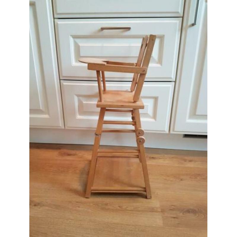 Houten vintage kinderstoel voor de pop