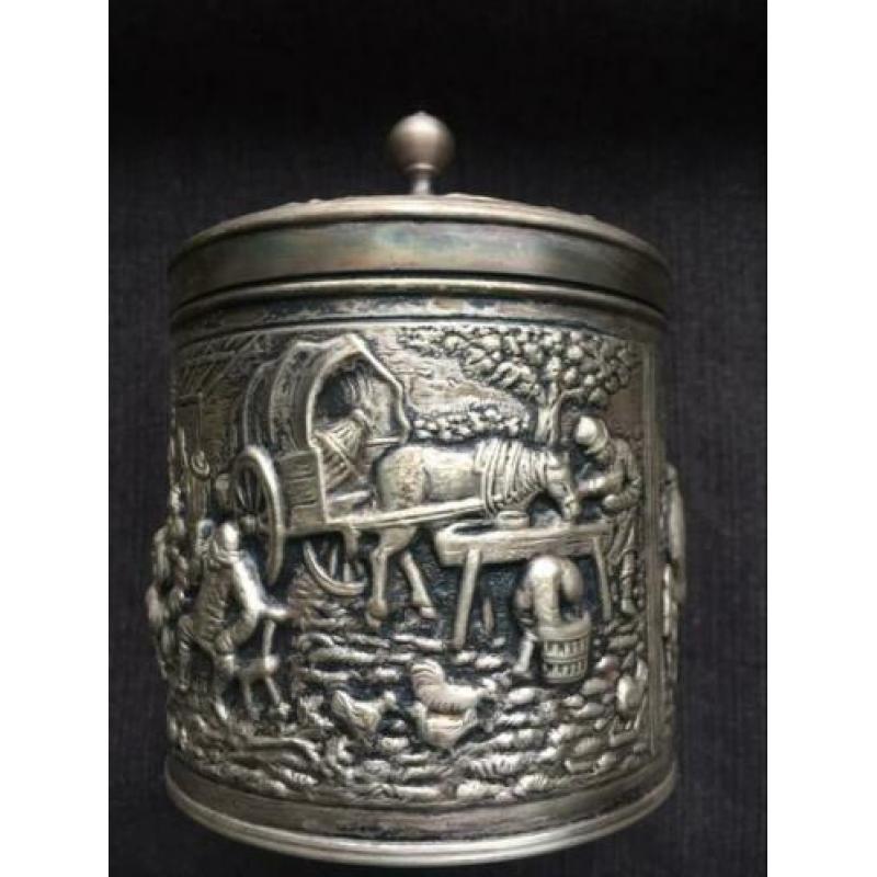 Zilvertin Doos met motieven,vintage