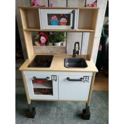 ikea keukentje met bovendeel en accessoires
