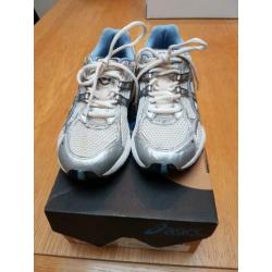 ASICS vrouwen loopschoenen maat 37,5 of uk 4 1/2