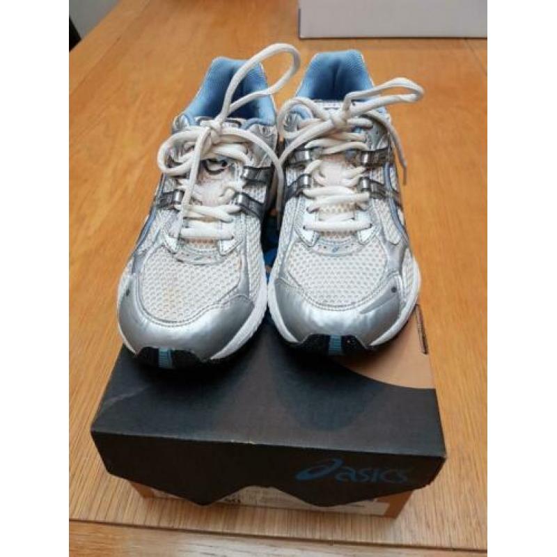 ASICS vrouwen loopschoenen maat 37,5 of uk 4 1/2