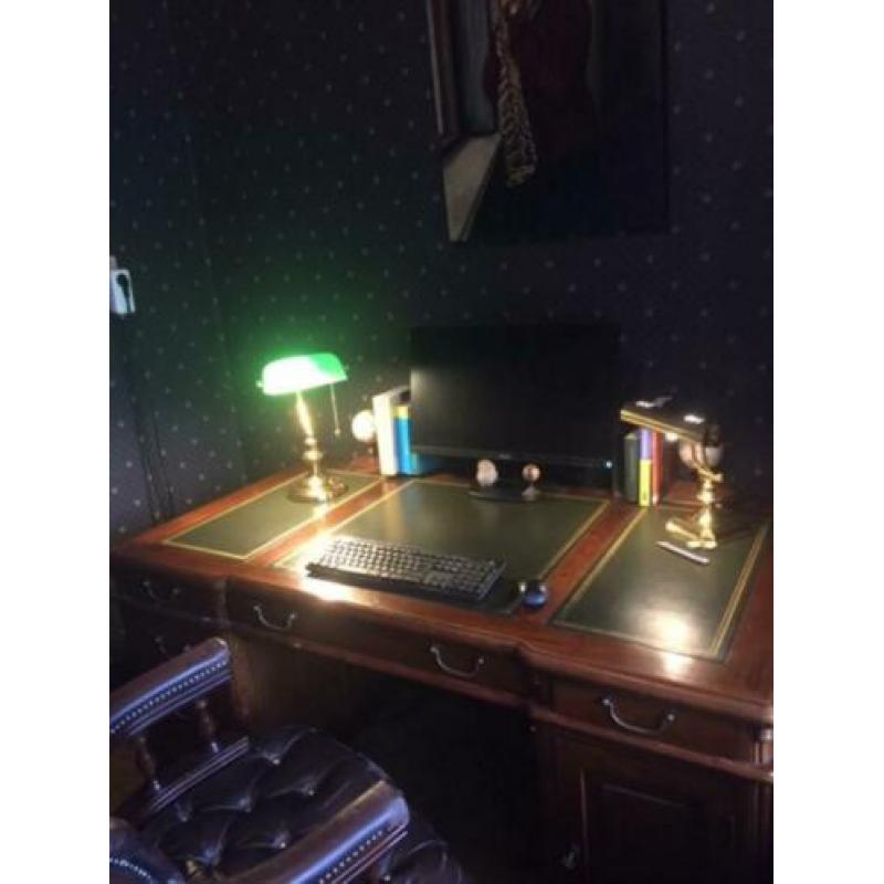 Klassiek bureau
