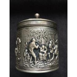 Zilvertin Doos met motieven,vintage