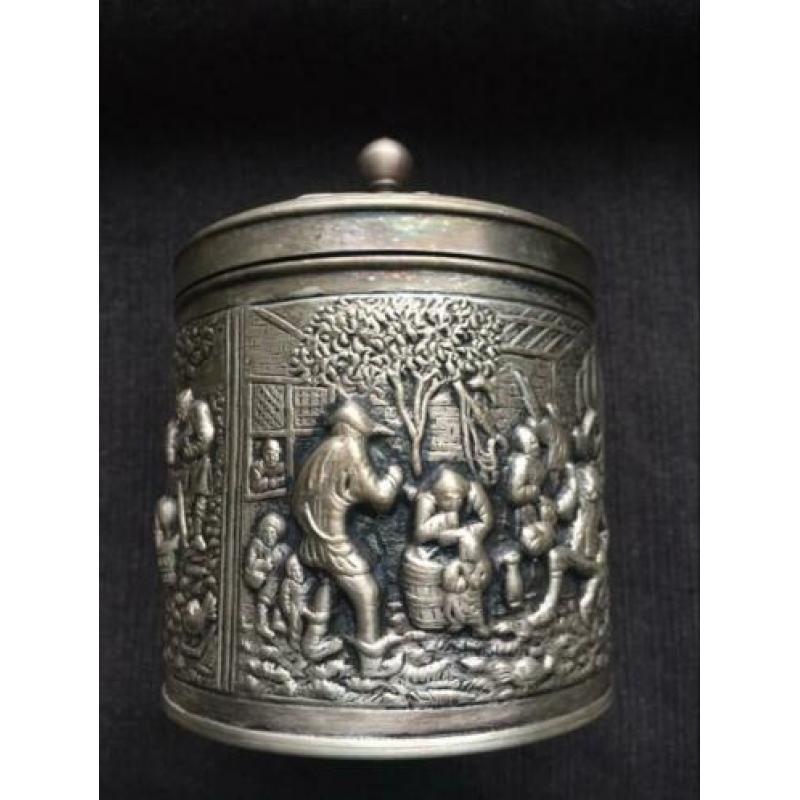 Zilvertin Doos met motieven,vintage