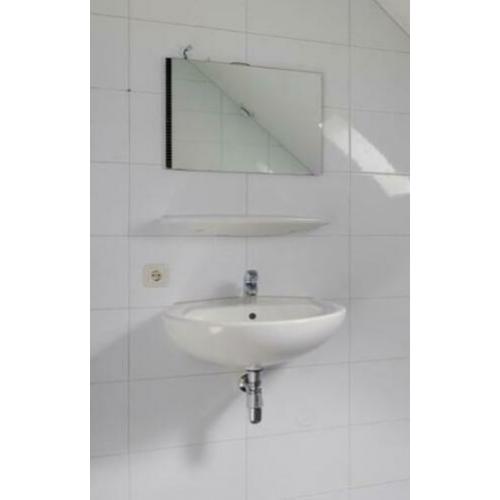 Villeroy & Boch wastafel met kraan, plankje en spiegel
