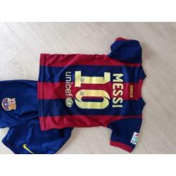 Voetbal tenue ( shirt en broekje Barcelona Messi)