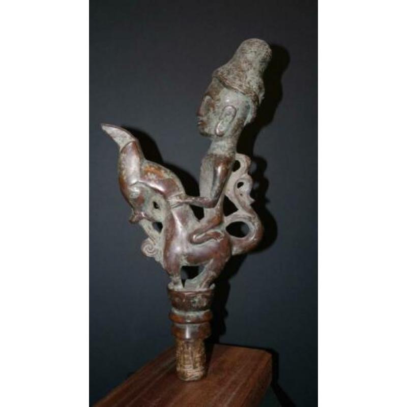 batak bronzen top van een staf