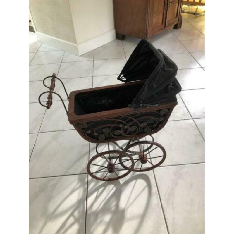 Brocante Poppenwagen