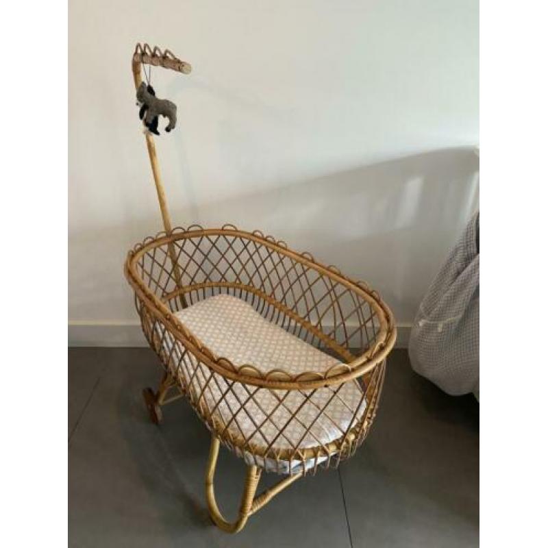 Rotan antieke wieg