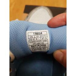 ASICS vrouwen loopschoenen maat 37,5 of uk 4 1/2
