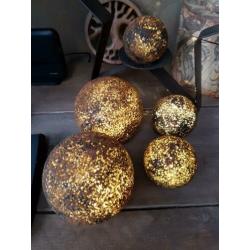 5 nieuwe LED decoratie ballen, 2 grote en 3 kleine