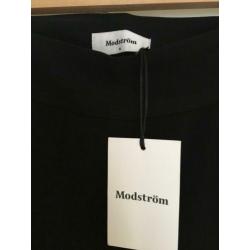 *NIEUW* Modström zwarte broek (M)