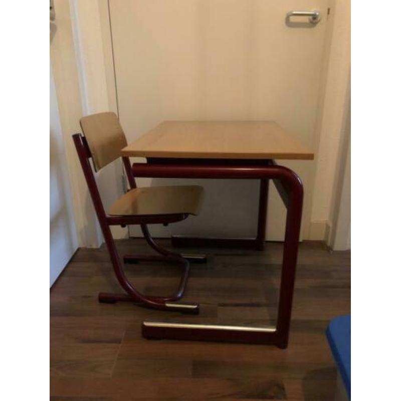 2 retro schooltafeltjes met stoel - €25