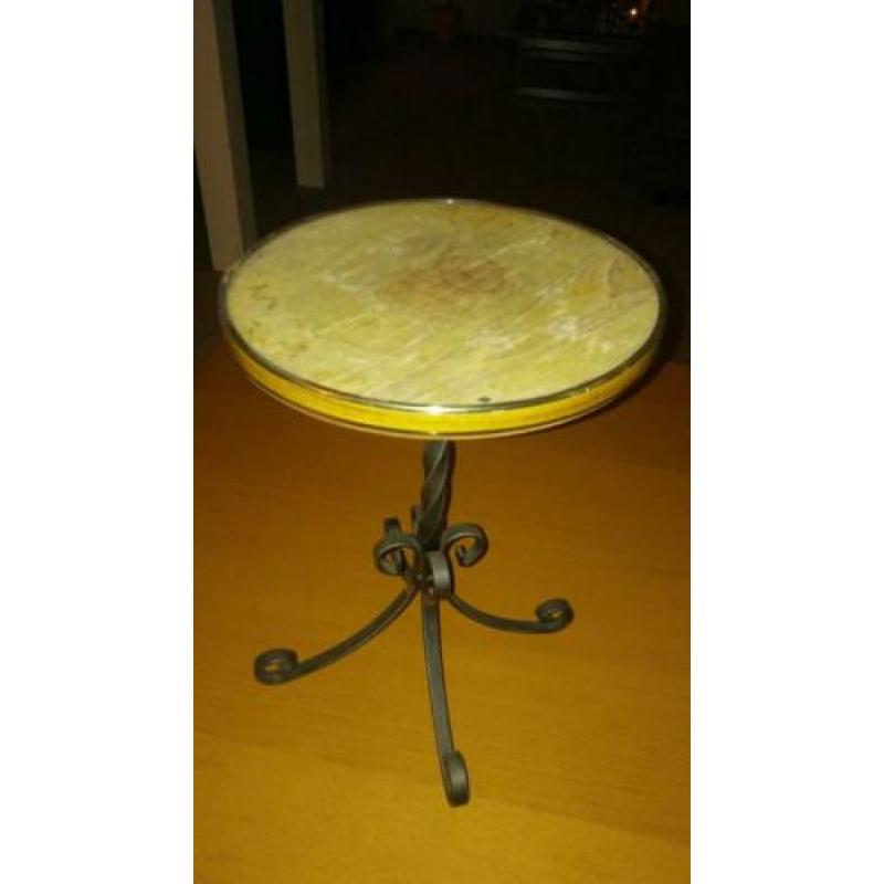 Antiek rond krukje