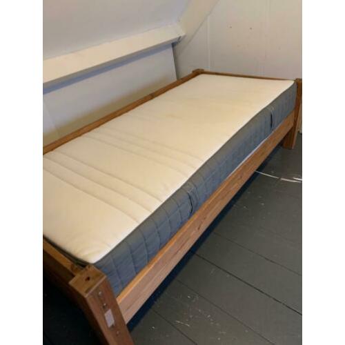 1-persoonsbed 90x200cm incl dik matras 24cm