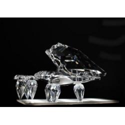 “Swarovski” piano en kruk