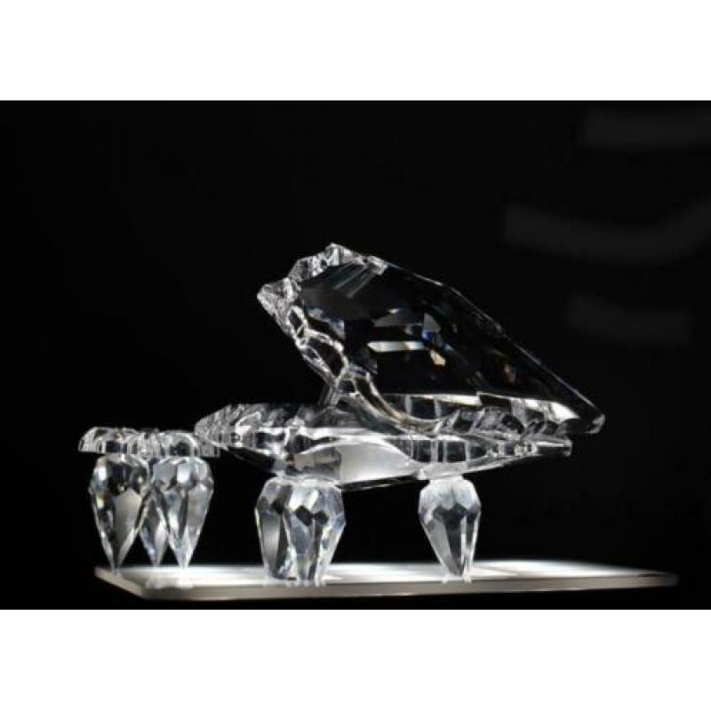 “Swarovski” piano en kruk