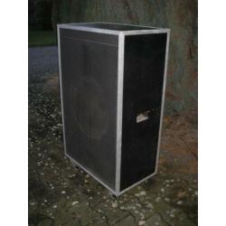 TK zeer groot Leeg 70iesBAS CAB (18 inch, Ported, front+back