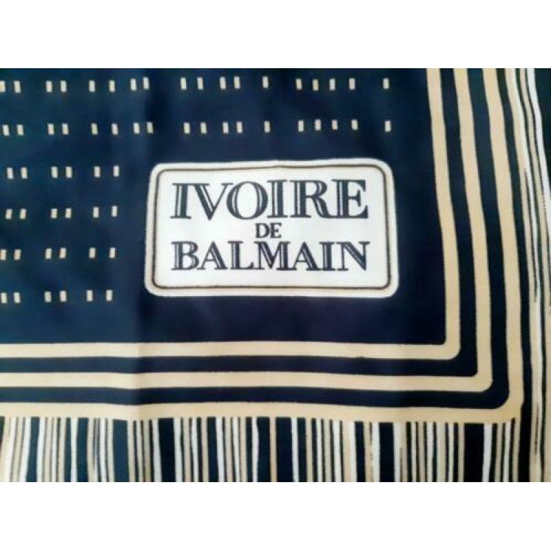Vintage Balmain sjaaltje/ shawl. Ivoire de Balmain.