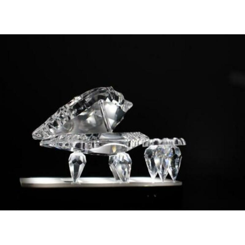 “Swarovski” piano en kruk