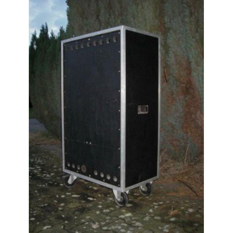 TK zeer groot Leeg 70iesBAS CAB (18 inch, Ported, front+back