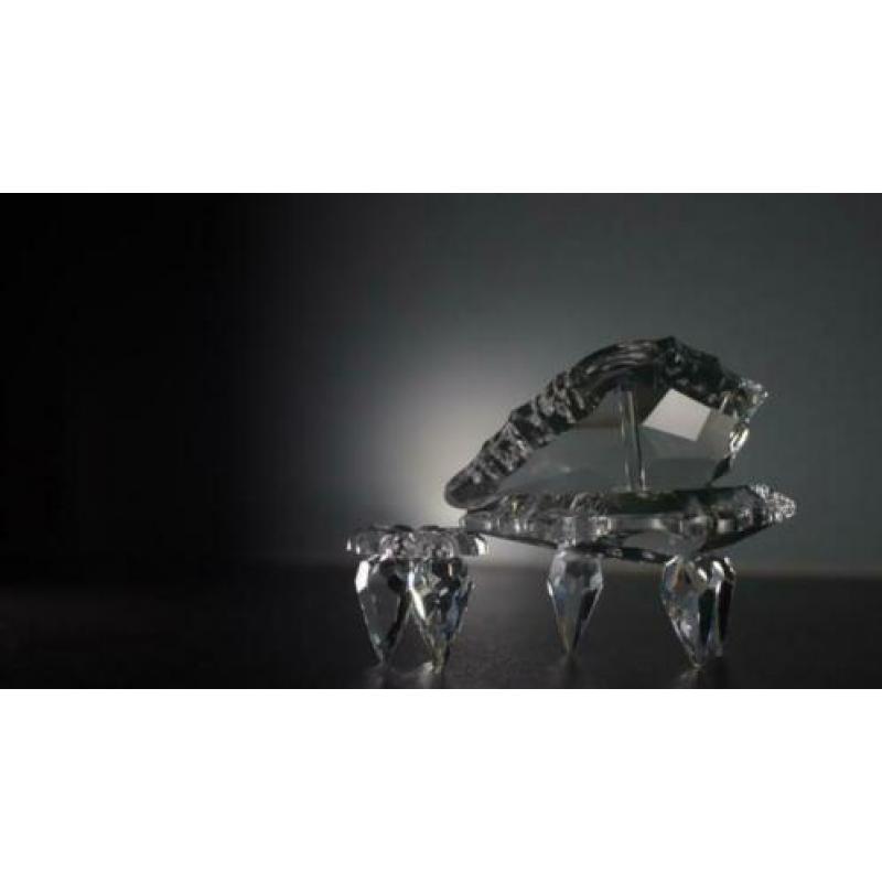 “Swarovski” piano en kruk