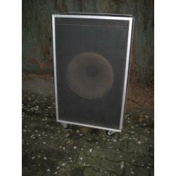 TK zeer groot Leeg 70iesBAS CAB (18 inch, Ported, front+back