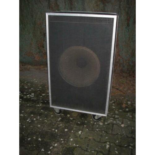 TK zeer groot Leeg 70iesBAS CAB (18 inch, Ported, front+back