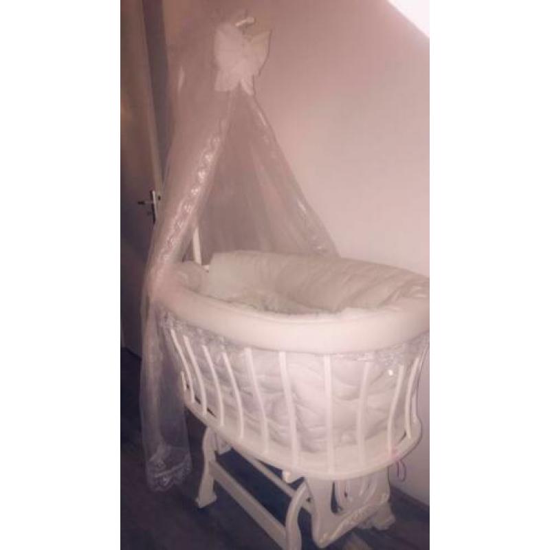 Babywieg mand model incl bekleding+matras