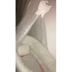 Babywieg mand model incl bekleding+matras