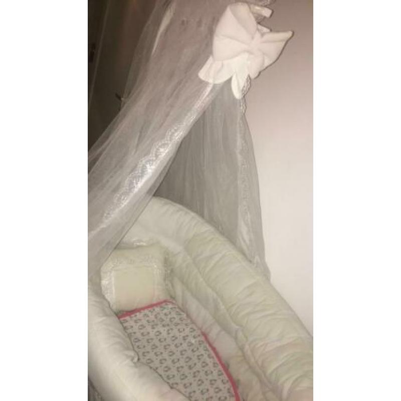 Babywieg mand model incl bekleding+matras