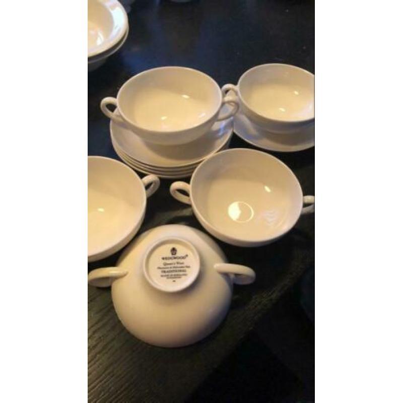 5 soepkommen met schotel Wedgwood Queen’s Ware Traditional