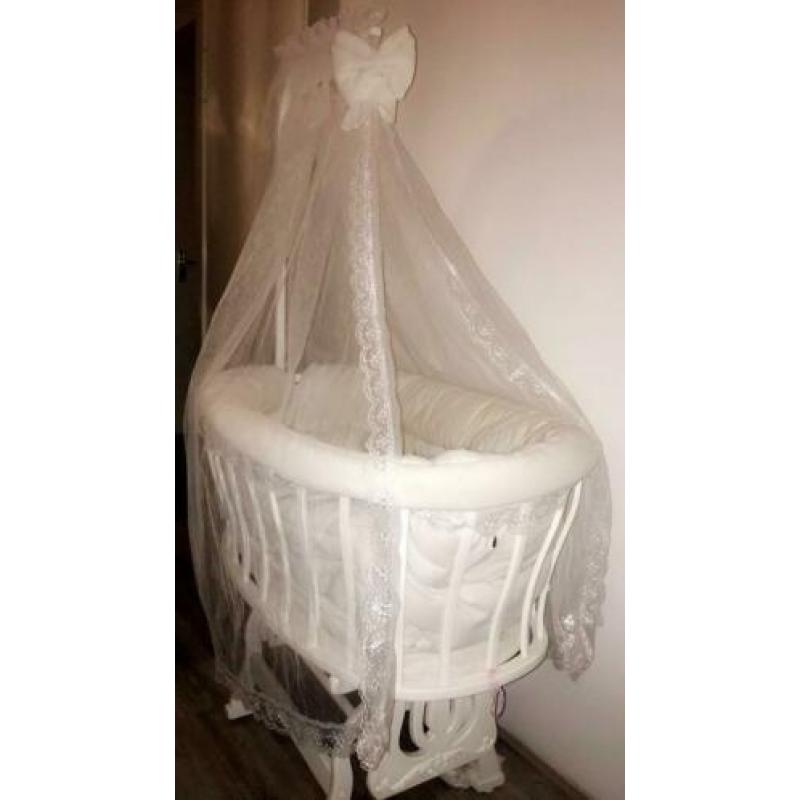 Babywieg mand model incl bekleding+matras